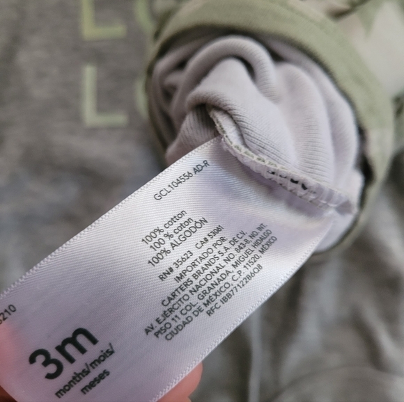 3M carters 2 piece set onesies - Picture 6 of 6